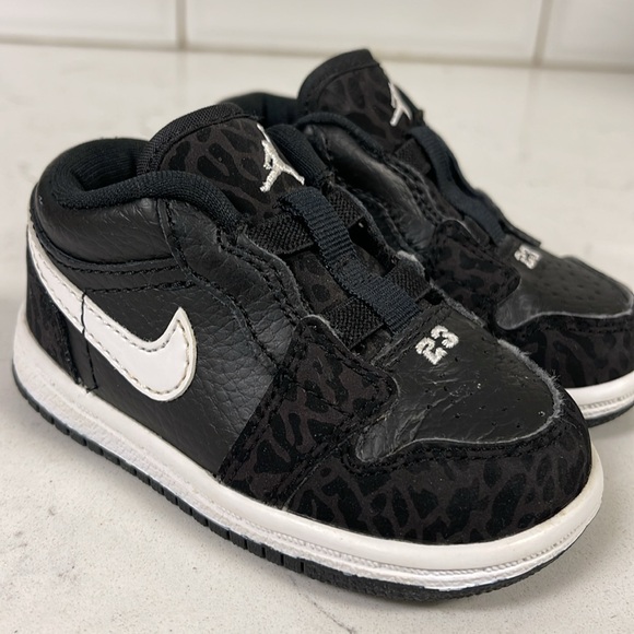 Air Jordan J Man Slip-On For Boys Black Elephant Print 364704-011 Size 4C - Picture 16 of 16